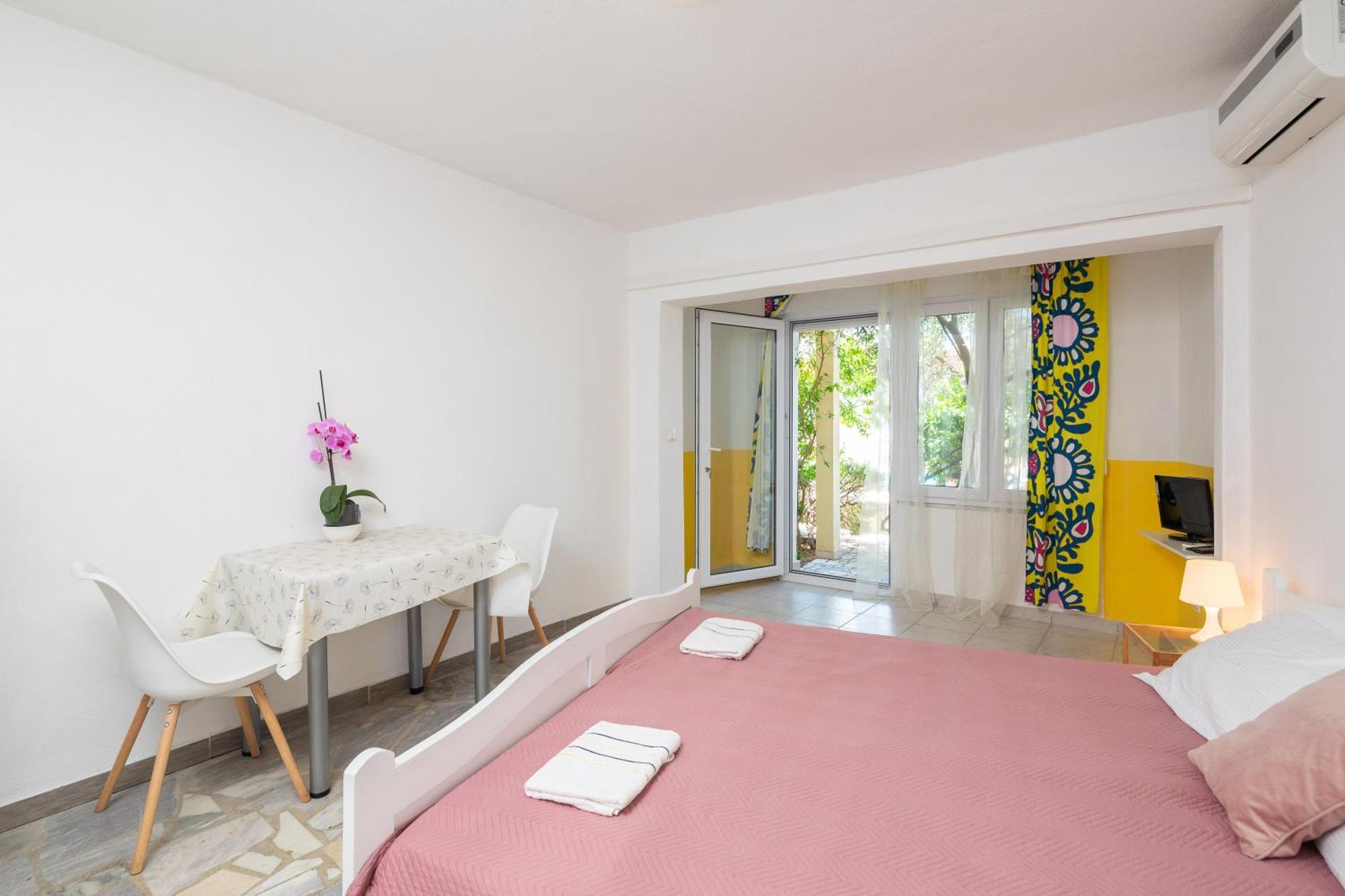 Apartments Roza Omiš Екстериор снимка