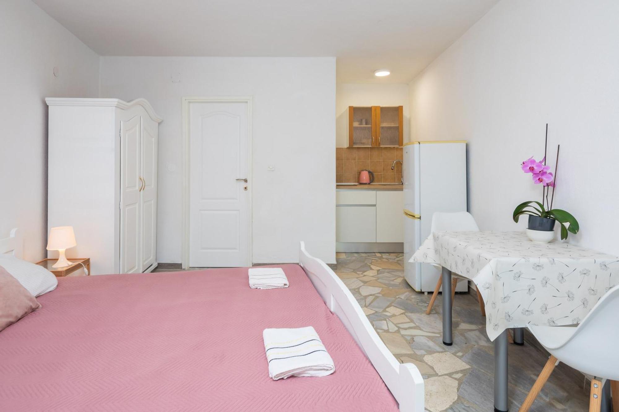 Apartments Roza Omiš Екстериор снимка